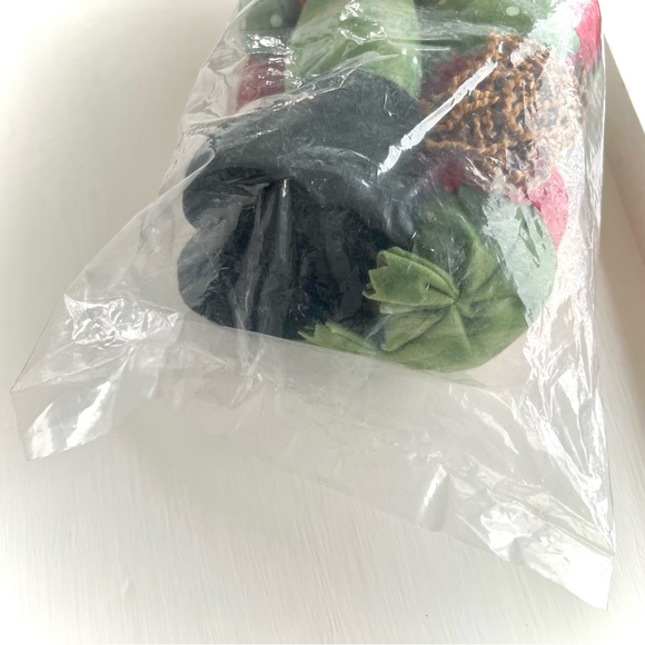 NEW Avon Carolers Musical Stuffed Figurines, Set of 2, Boy Sings Deck The Halls - Picture 7 of 16